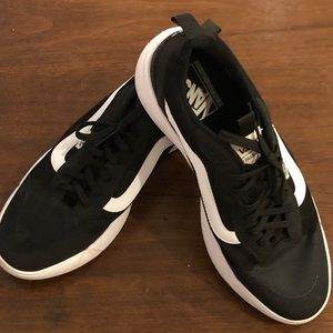 Vans Ultrarange. Men’s 9. Black and white. Worn once.